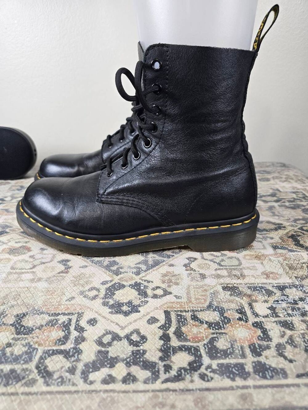 Dr. Martens Black Leather Textured Lace Up Doc Combat Boots Goth Grunge Size 9